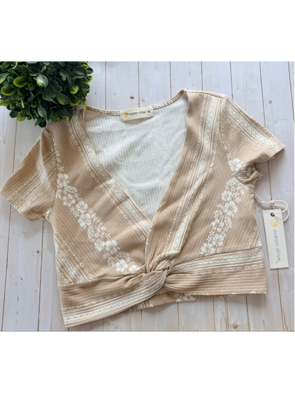 Ocean Drive High Tide Hibiscus Rib Knit Twist Front Tee in Sand Dune Size M NWT